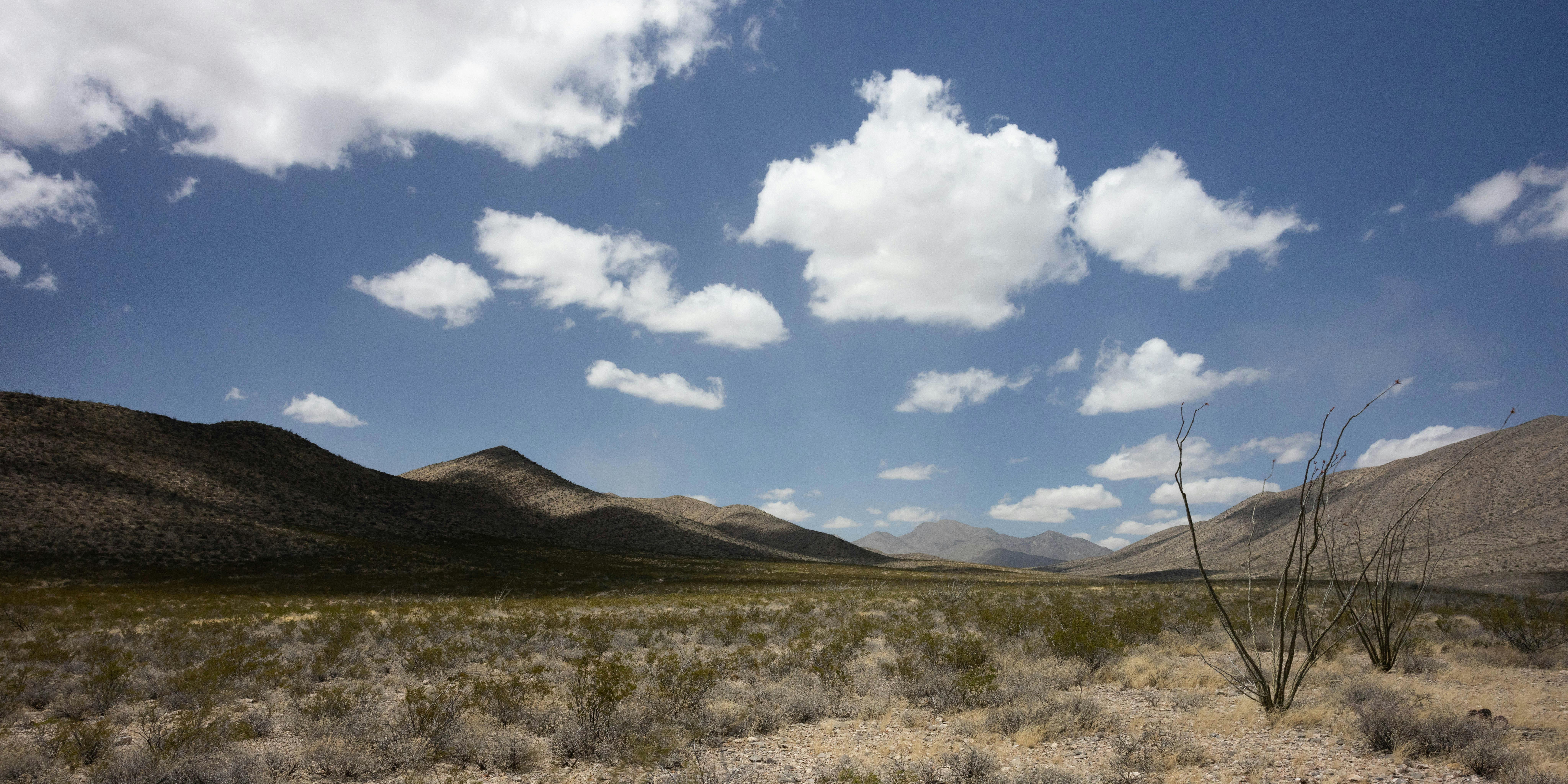 A flat, dusty brown landscape on the Continental Divide Trail.