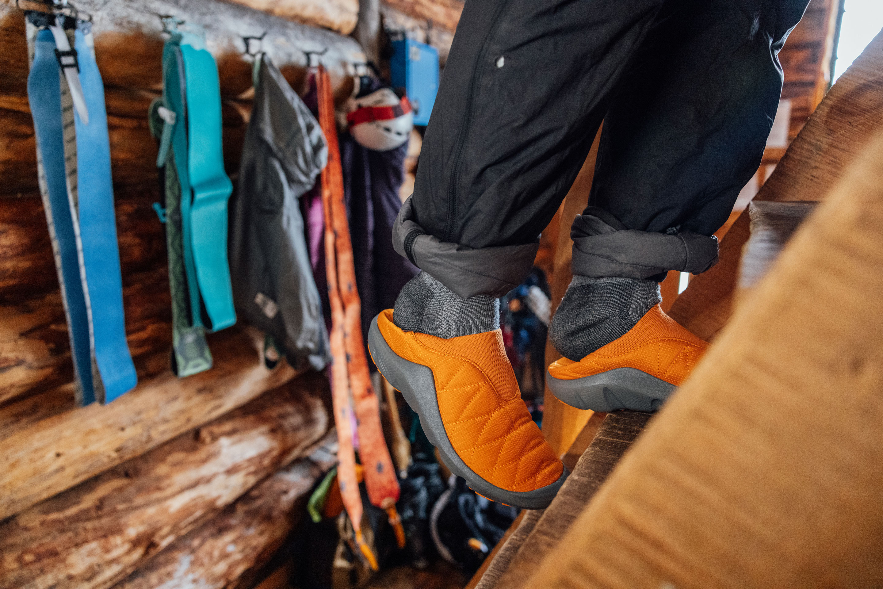 Oboz Whakatā Puffy Low slipper climbing stairs in a log cabin.