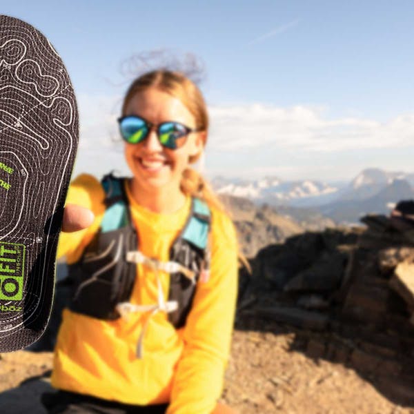Hiker with the O Fit Insole on a mountain.