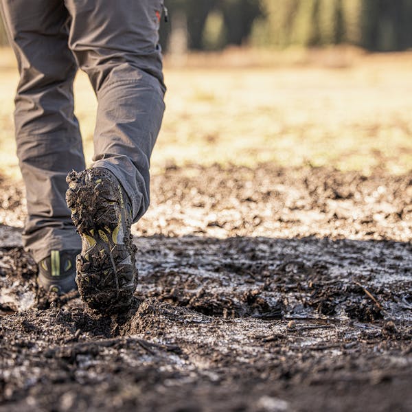 Hiking through the muck in the Oboz Sawtooth II Mid B Dry boots.