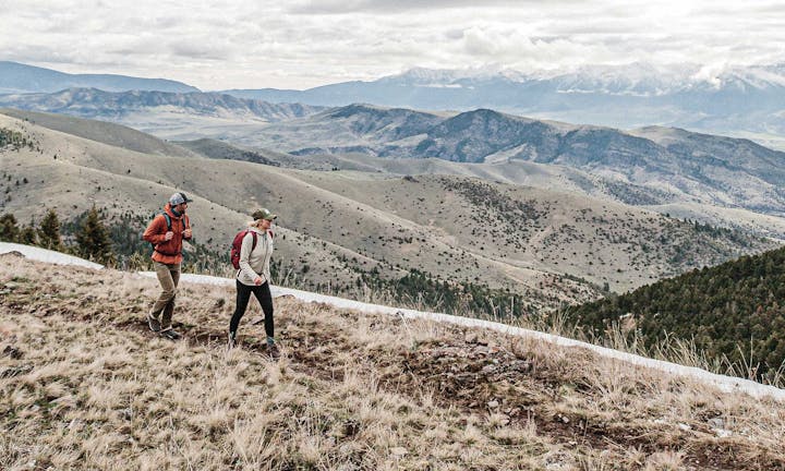 Oboz men's low backpacking shoes on the trail.