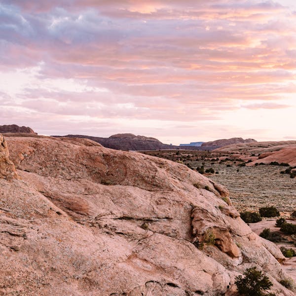 Two hikers enjoying a desert view in the Oboz Katabatic LT hiking shoes.