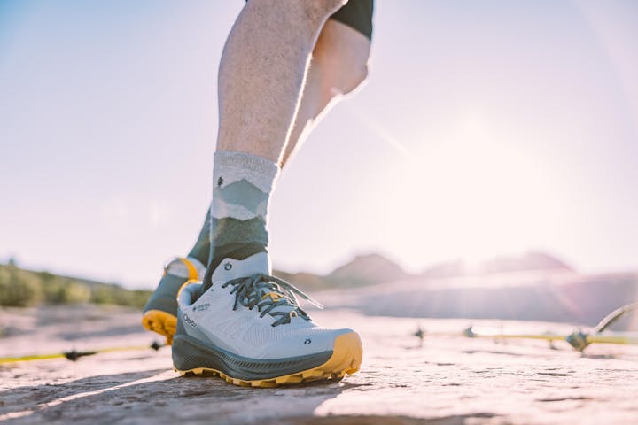 Hiker in the Oboz Katabatic LT Low Gore-Tex waterproof hiking shoe.