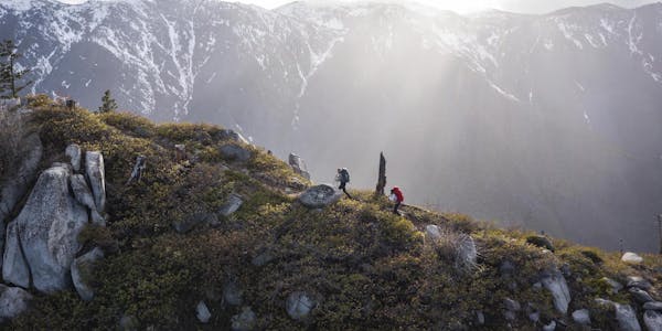 Hikers wearing Oboz Bridger Ridge on a beautiful hiking trail.