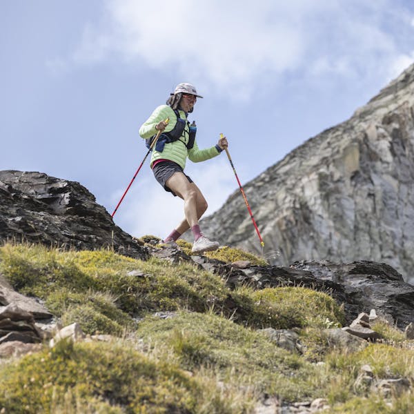 Hiking down rocky terrain in the Oboz Katabatic LT hiking shoes.