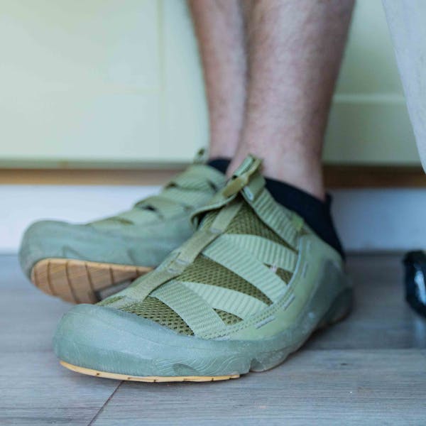 Oboz Whakata Ease casual sandal in Conifer worn on foot