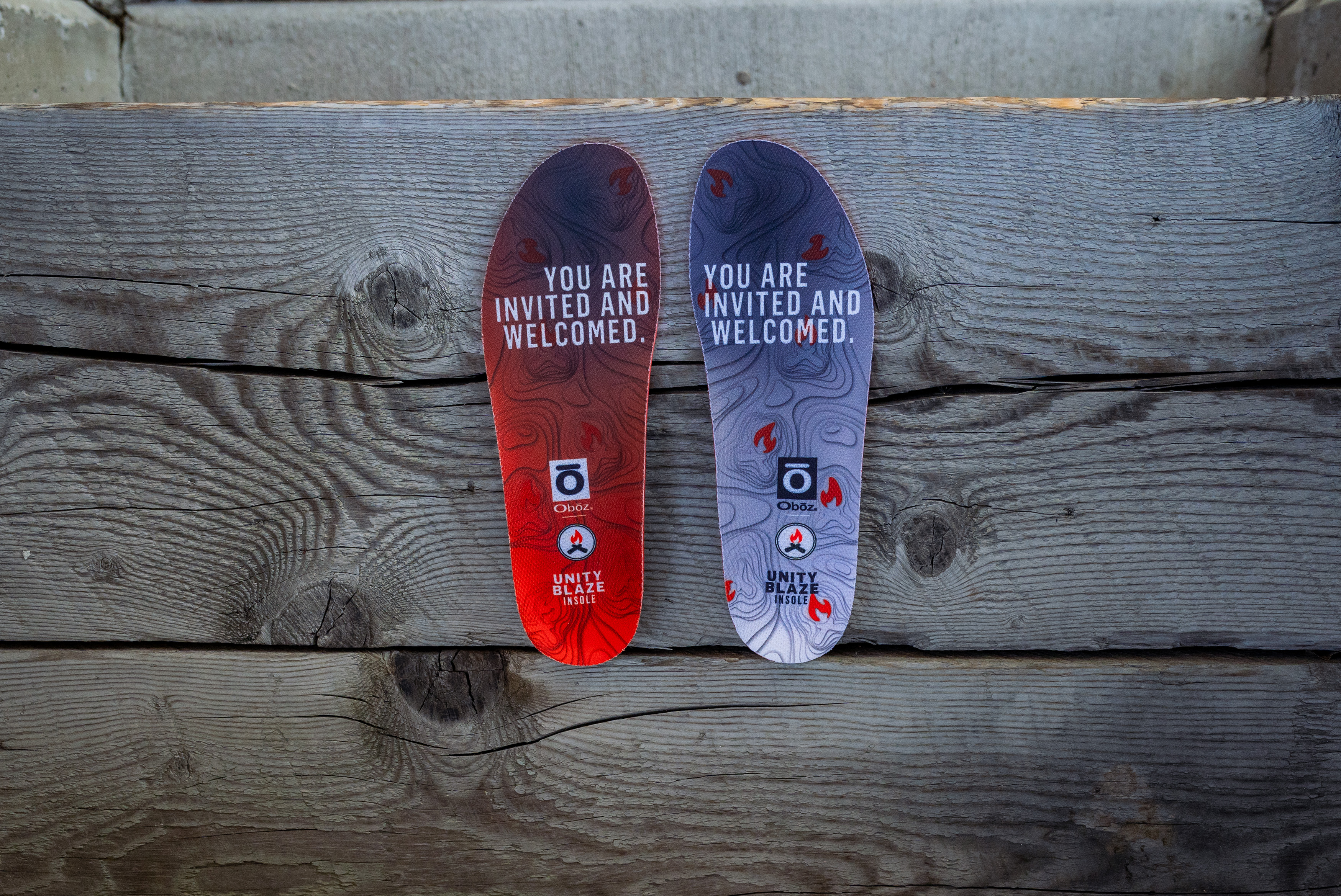 Oboz Unity Blaze trail insole on a park bench.