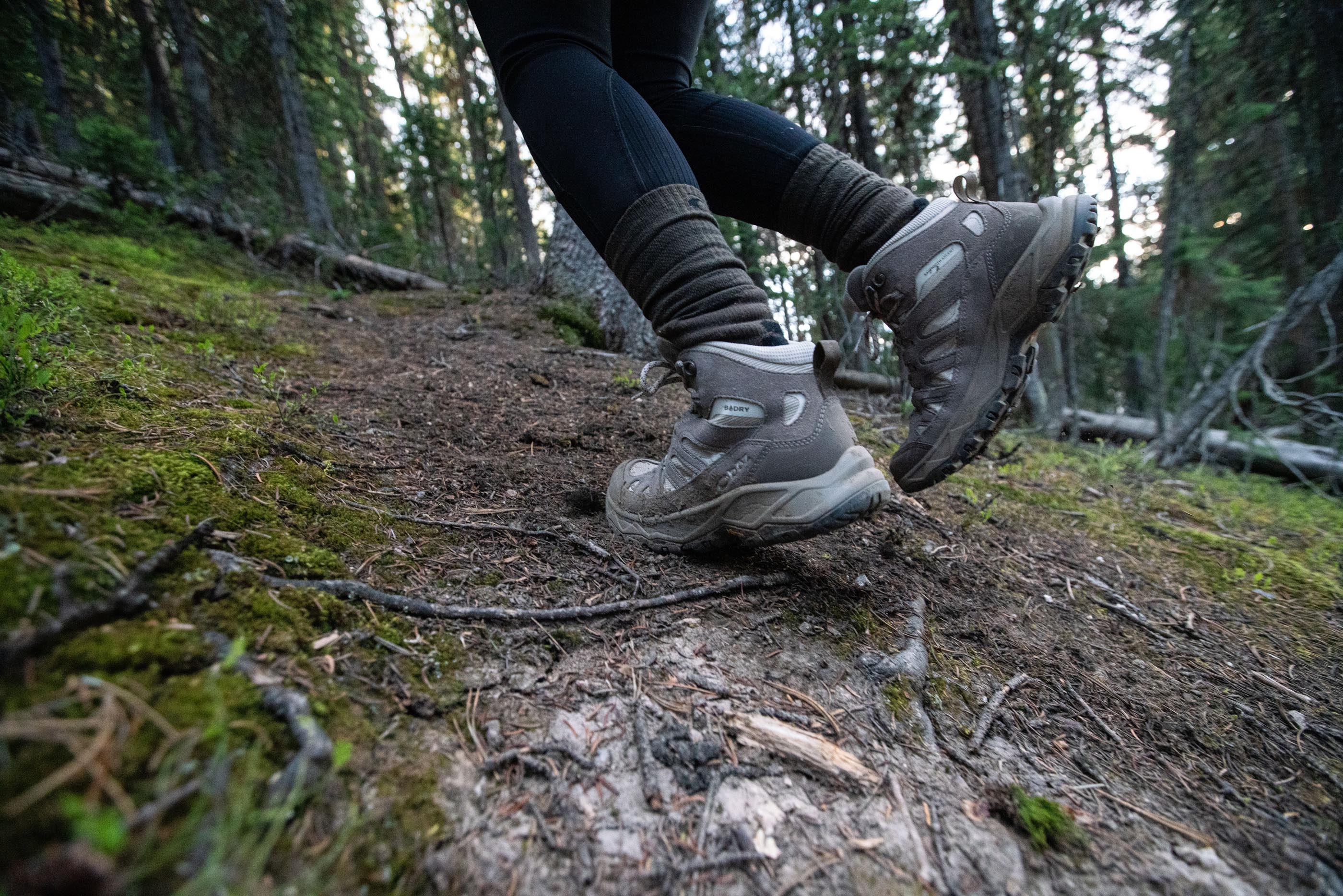 Women's Sawtooth Ascent Mid Waterproof Hiking Shoes - Oboz