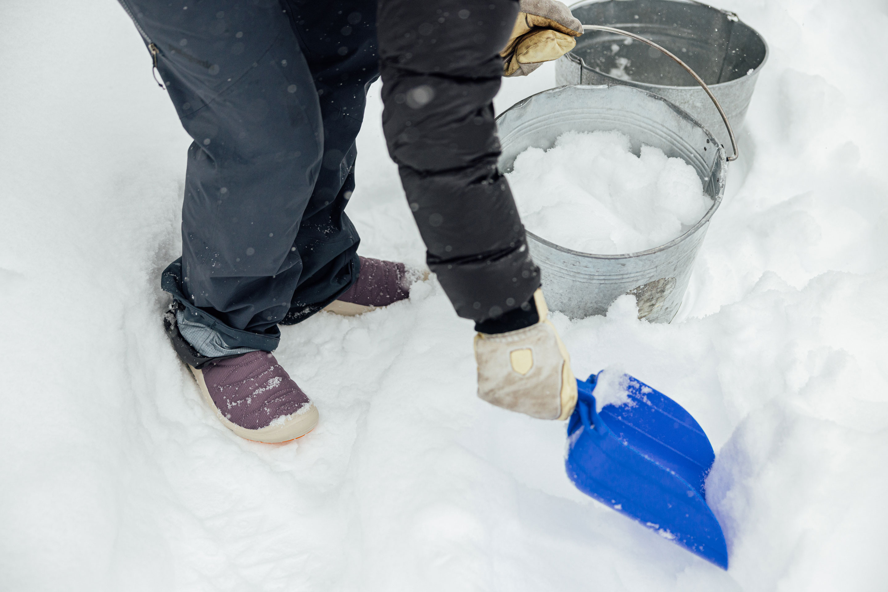 Wearing Oboz Whakatā Puffy Low slippers in the snow.