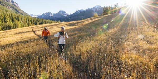 People hiking in the mountains in Oboz Sawtooth II hiking boots.