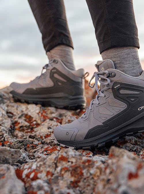 Hiker wearing Oboz Katabatic Mid hiking shoes on a rocky path